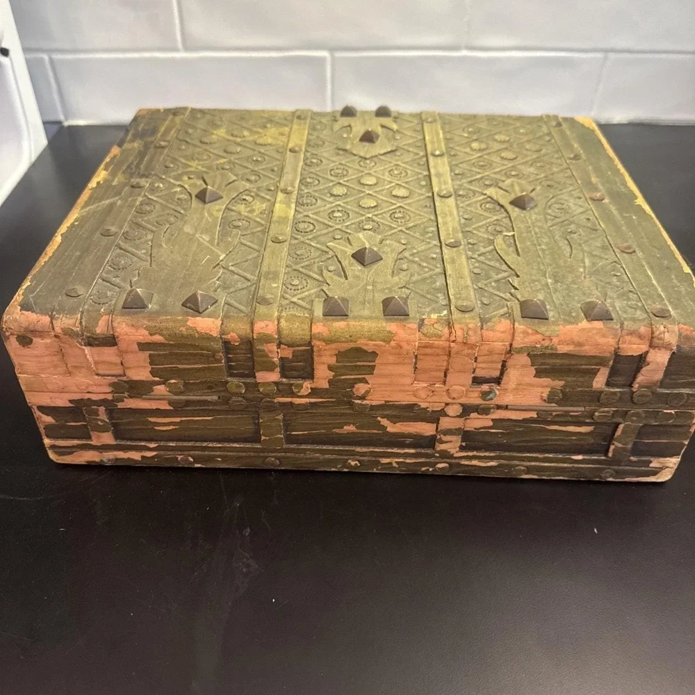 Wooden Distressed Florentine Empty 1847 Rogers flatware‎ storage case